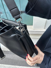Load image into Gallery viewer, VSI SERIS Borsa vegan nera tracolla removibile regolabile made in Italy
