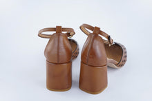 Load image into Gallery viewer, OLIVIA
