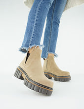 Load image into Gallery viewer, BYRON
