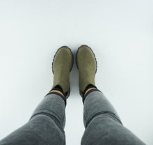 Load image into Gallery viewer, BYRON
