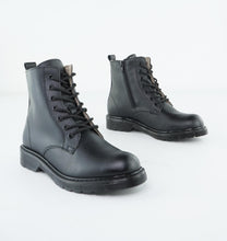 Load image into Gallery viewer, MIKA
