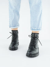 Load image into Gallery viewer, MIKA
