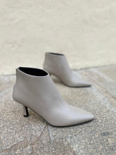 Load image into Gallery viewer, ANDI
