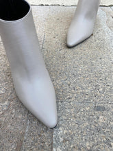 Load image into Gallery viewer, ANDI
