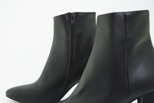 Load image into Gallery viewer, GIL
