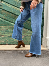 Load image into Gallery viewer, KESSY
